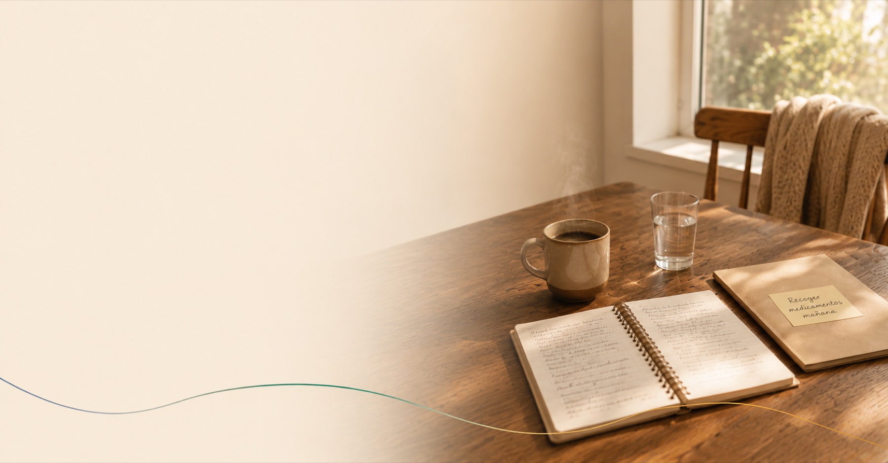 Mesa junto a una ventana, con café y un cuaderno abierto, con el hilo de continuidad integrado